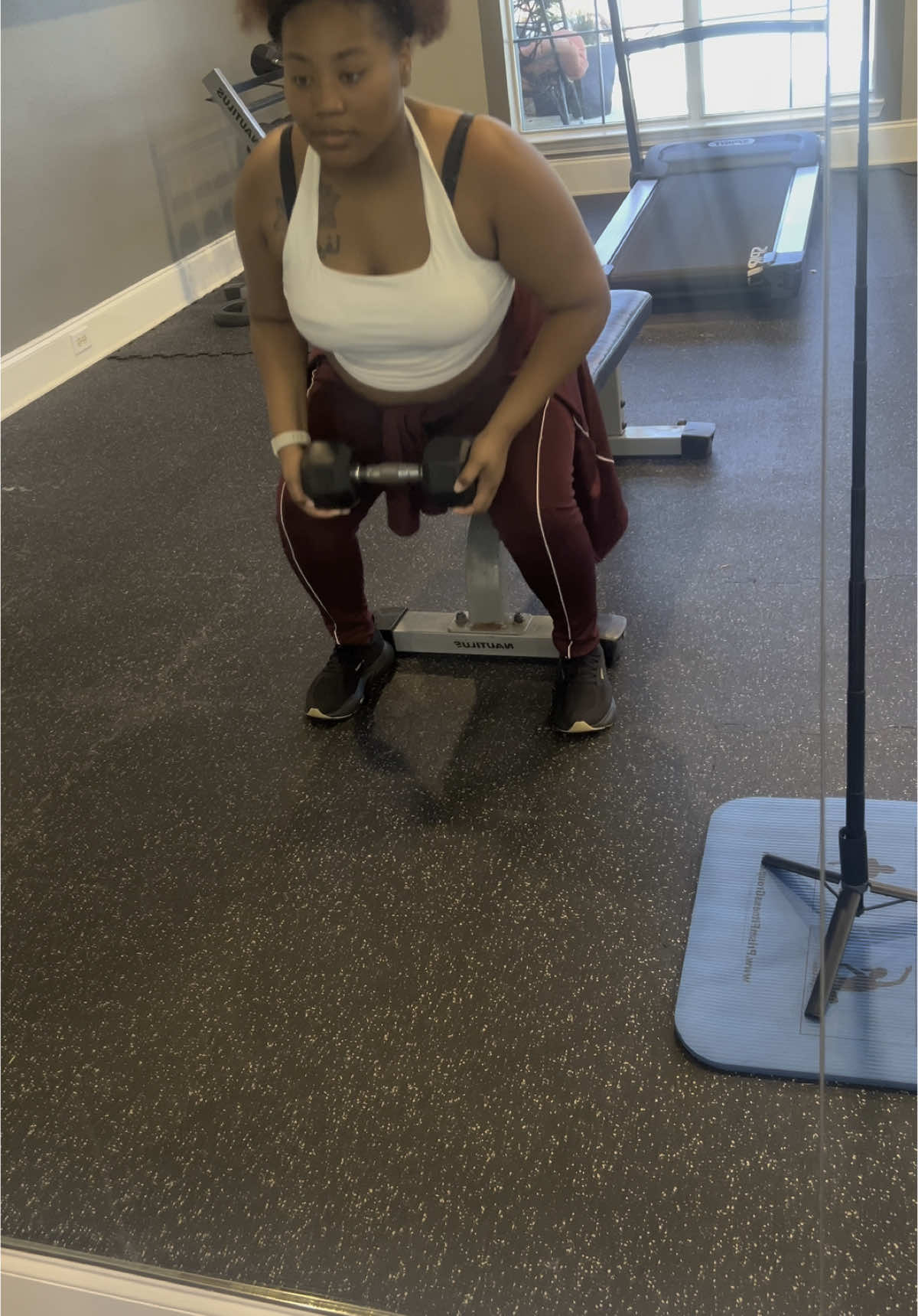 Day 4 back in the gym consistently! Y’all know I love to cook and back isn’t going to maintain itself so let’s get this work out ! #GymTok #foryoupage #gymgirls #gym 