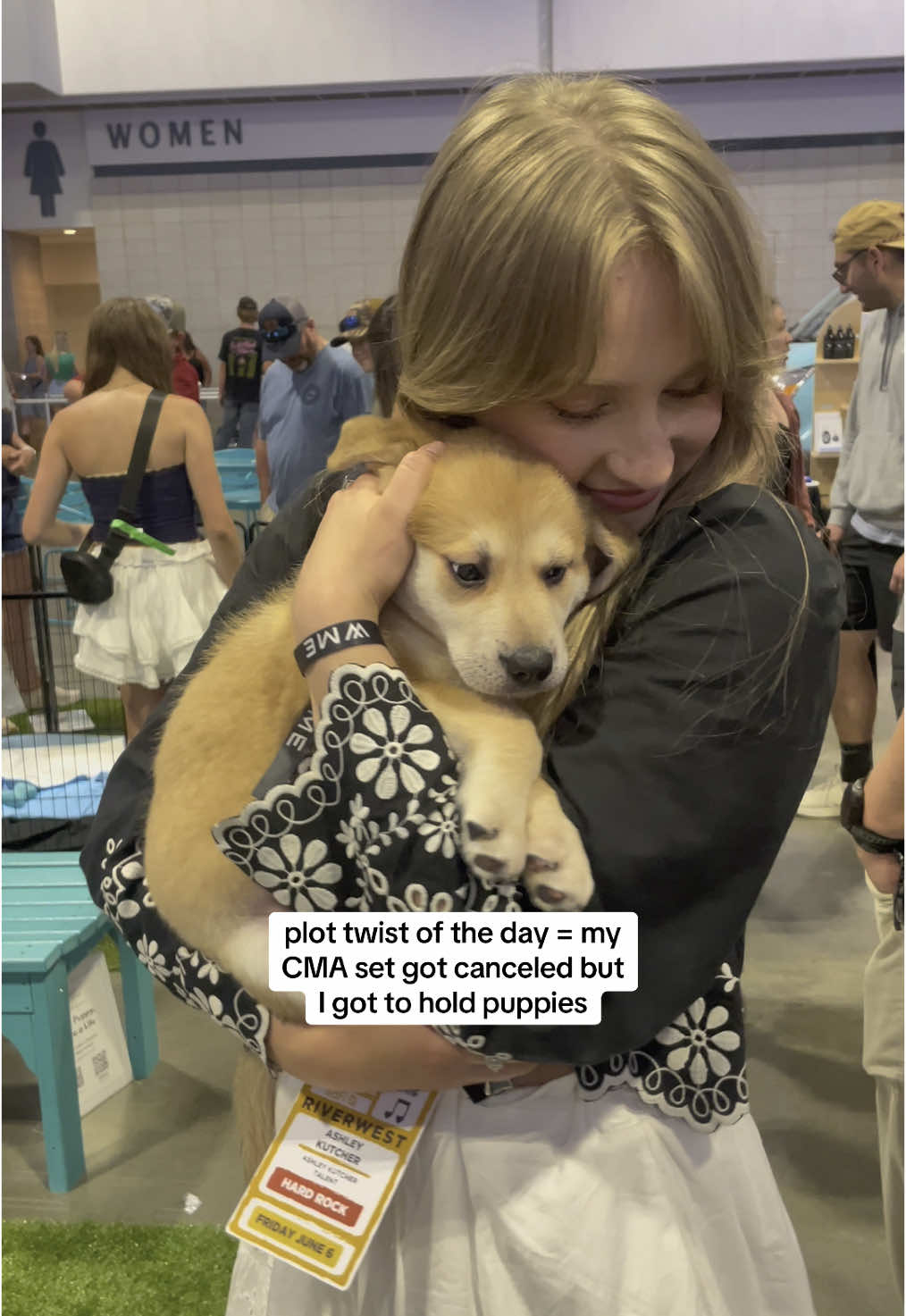 I am in fact not a sucker for the plot twist that was today but #puppies #cmafest 