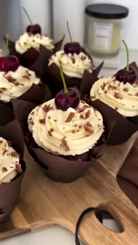🎯 ¿Eres repostera y no sabes cuánto te cuesta realmente usar tu horno, batidora o cocina? Entonces este video es para ti. 👇 💥Muchas emprendedoras en repostería cometen el error de calcular solo ingredientes… pero olvidan un costo clave: la depreciación de sus herramientas. 💡 Tu horno, tu batidora y tus moldes tienen una vida útil. Y si no lo tomas en cuenta, tus precios están incompletos… y eso te hace perder dinero sin darte cuenta. 🔥 Imagina tener una plantilla automática en Excel que haga todos los cálculos por ti: ingredientes, luz, gas, empaques, y hasta el desgaste de tus equipos. Así sabrás exactamente cuánto cobrar para asegurar ganancias reales 💰. Comenta GANANCIAS y te envío la información para adquirir las plantillas que me ayudaron a transformar mi negocio. 📌 #repostería #precioscorrectos #plantillasexcel #emprendedora #ganancias #costos #postresartesanales #pastelería #dessert #cakeboss #cake #cakeshop #bakery 