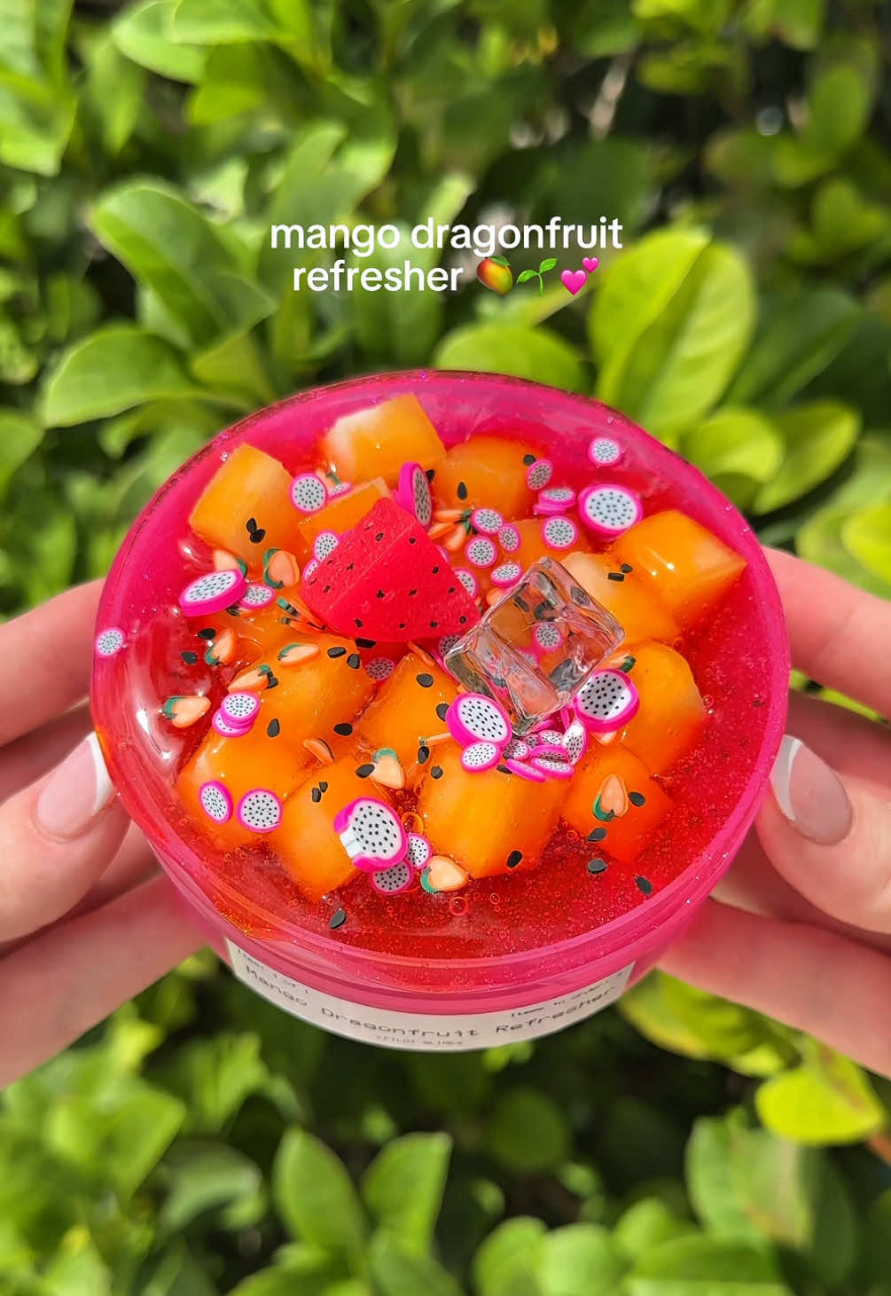 Mango Dragonfruit Refresher 🥭🌱 scented like the name. This one comes in 3 or 7oz size. The mini size is the perfect addition to our summer refreshers trio which is also restocking this evening! 💕
