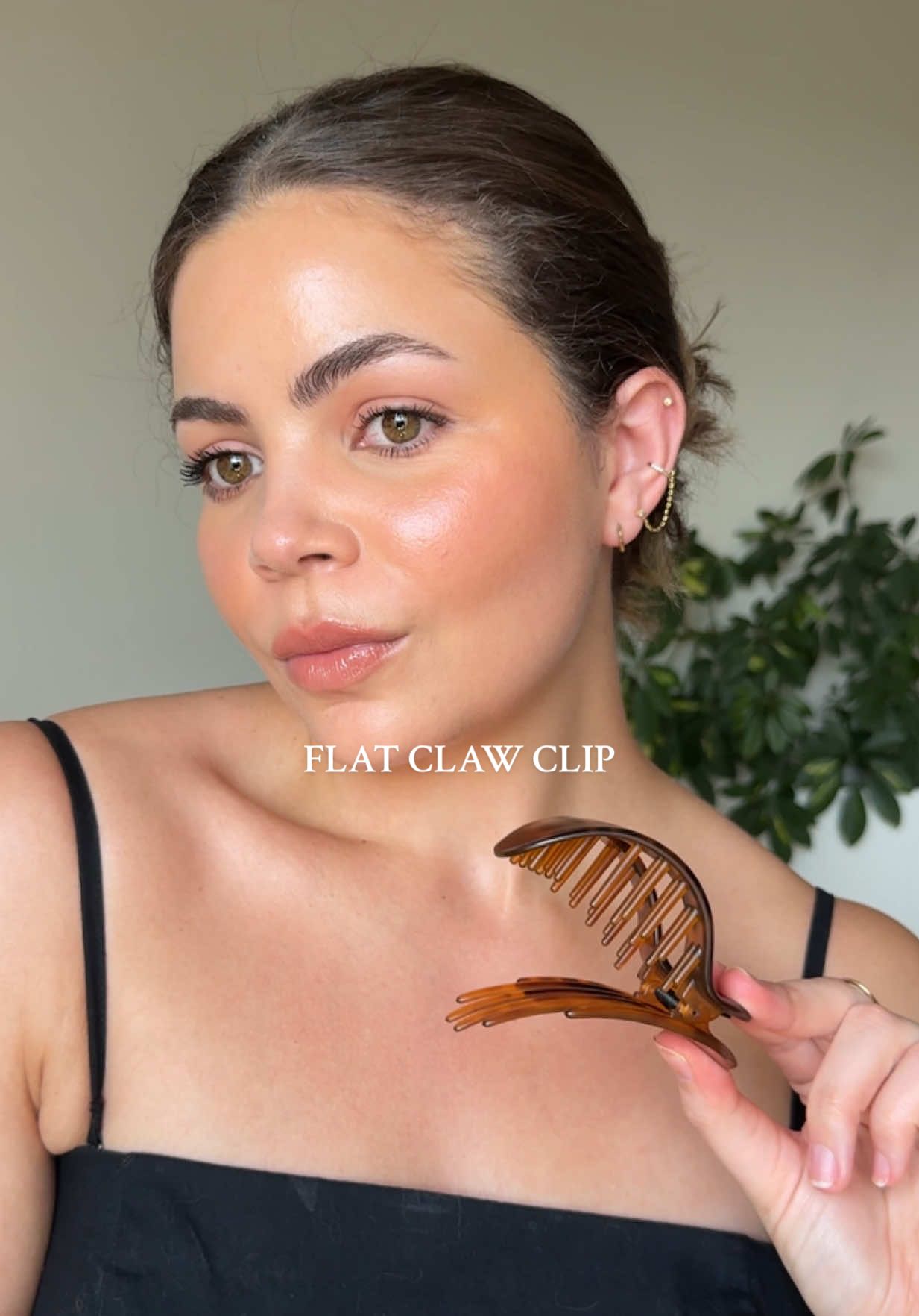 @Kitsch we need more colors please 💛 FINALLY a claw clip that’s comfortable to drive & lounge in 〰️Kitsch Cloud Flat Claw Clip #clawclip #clawcliphairstyles #clawclips 