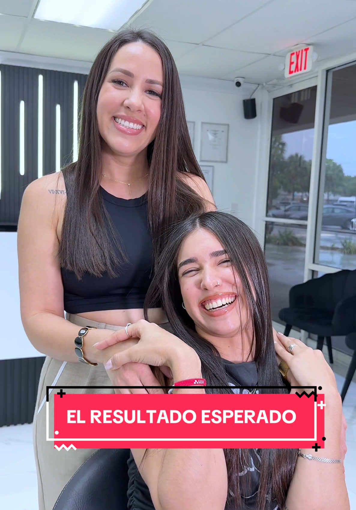Cuando tu cabello habla antes que tú... El resultado que detiene miradas: Emulsión Zero en acción. Ya no es un secreto… El alisado Emulsión Zero no solo transforma tu cabello, ¡transforma tu día! Brillo, suavidad y movimiento real en solo 10 minutos de tu rutina diaria. El cabello de Dharcha lo dice todo: sin palabras, sin frizz, sin esfuerzo. En Renovu Salón no vendemos promesas… mostramos resultados. Gracias, @dharcha🐉 por confiar en nosotros y por dejar que tu melena sea la protagonista. Y tú, ¿se lo compartirías a esa amiga que lo necesita? Comenta: “Yo sí se lo enviaría” y etiqueta a esa persona que necesita este cambio. #renovusalon #cuidadocapilar #cabellosaludable #cuidadodelcabello #salóndebelleza #haircare #parati #alisado #phytocausa 