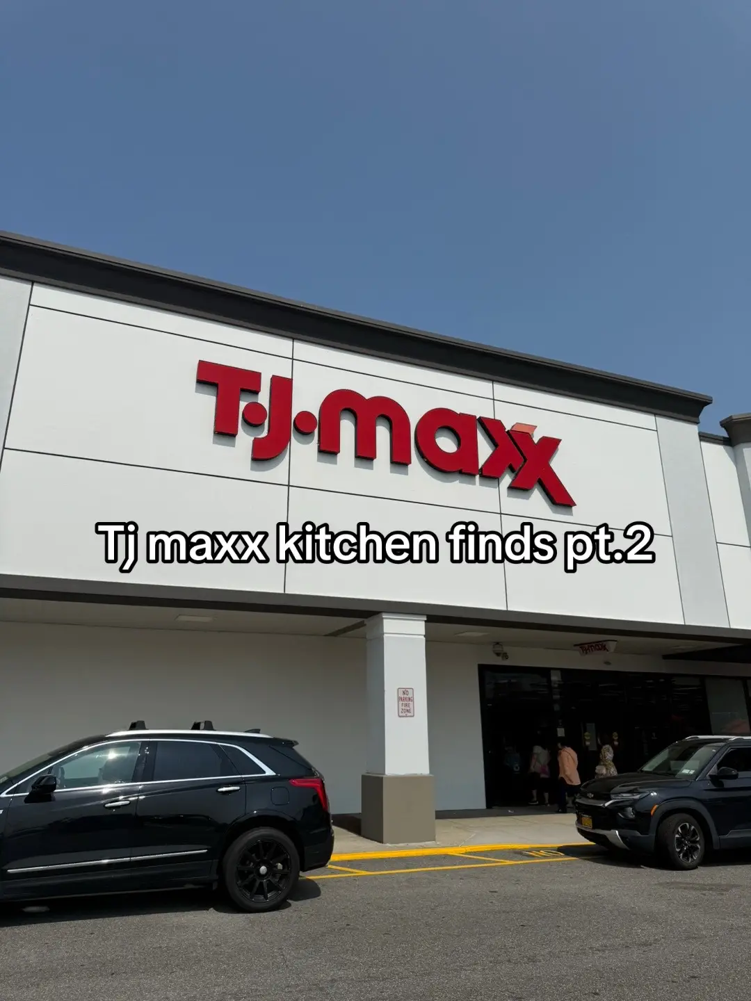 I want those plates theyre so stunning😫 @TJ Maxx @KitchenAid #tjmaxx #kitchen #tjmaxxhaul #kitchenfinds #shopping #fyp #tjmaxxshopwithme #marshalls 