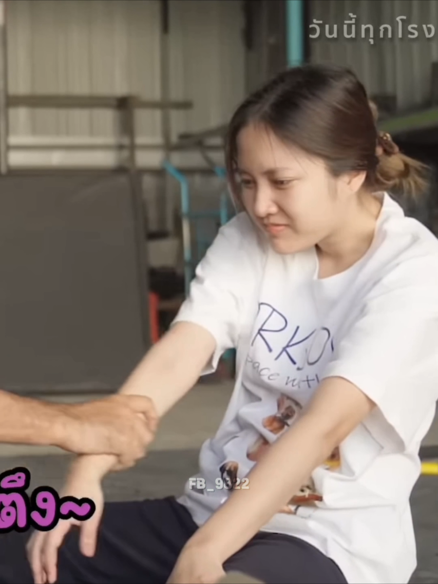 Lúc tập nhìn Saro yếu yếu hề hề hay than đau lưng vậy thôi, chứ vô cảnh quay là chuyên nghiệp ngầu liền 😏 #freen #srchafreen #FreenBecky #ฟรีนเบค #KongkwanFon #GAPtheseries #SamMon #Uranus2324 #LinKath #TheLoyalPin #AnilPin #Cranium #PhinBua #4elements #TheAir #WayoBlue #fbpfk #wediditbaby #angeltulip #freenbecky_9822  #gl #trending #xuhuong 