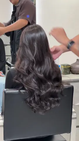 Perm / uốn sóng nhuộm nâu trầm dưỡng chuyên sâu  layer ngang bầu  Tăng độ dày và bồng bềnh cho tóc Giúp tóc trông dày và đầy sức sống hơn, đặc biệt phù hợp với người có tóc mỏng hoặc tóc thưa. Tôn lên nét mềm mại, nữ tính Những lọn tóc uốn nhẹ nhàng tạo cảm giác dịu dàng, thanh lịch và quyến rũ. chúng mình thiết kế kiểu tóc theo mẫu khách hàng đa dạng kiểu cách và phù hợp ạ 🥰 #TikTokAwardsVN #uốntoc #hottrend #trending  #tran#tranhaihairtoc #lamdep #xinh #xinhđẹp #thaydoi #hair #tóc #tócđẹp #phuchoitoc #tócđẹpmỗingày #uốn #uốntóc #nhuomtoc #saigon #hottrend #xuhuong #uontoc #phongcach #nâutaay 