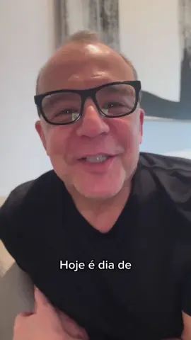 Olha o Sérgio Cabral aí... tá soltinho nessa sexta-feira!