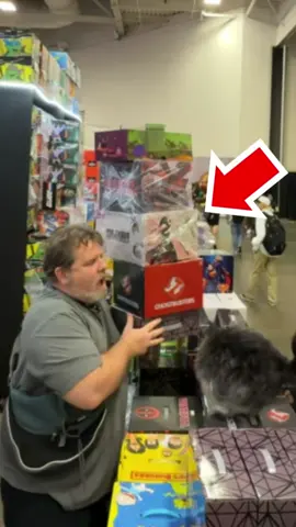 Talk about Fun for the whole Family. This couple grabbed mystery boxes for their entire family #stylinboxes #mysterybox #convention #fanexpodallas #spyfamily #ghostbusters #acdc 