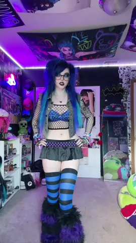 my neck is SO blue oops.. | #scenegirl #rawrxd 