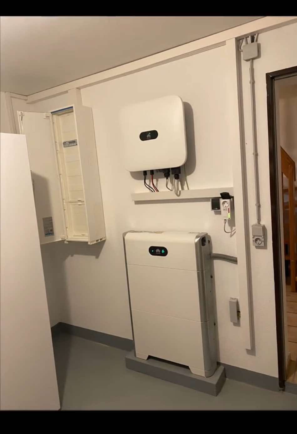 #huawei #huaweiluna2000 DCcurrent#photovoltaik #solarsystem #electrician #bestoftthebest #smarthome #independence #freeenergy #electric #солнечнаясистема #энергиясолнца #инвертордлясолнечныхпанелей #bestsystem #huawei solarsystem #AC #энергиясолнца #homeproject #solarstation #greenhome #homeenergystorage #offgridhomestead #batteryforhome#renewableenergy #battery 