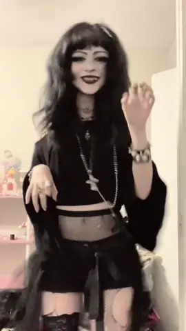 BITE BITE BITE BITE HIP HIP HIP HIP🗣️🗣️🗣️🗣️#goth #tradgoth #bauhuas 