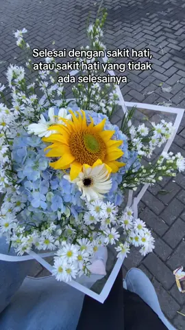 Pasar Bunga Bandungan 🌻 Bouquet by:Nova Florist 💛 #pasarbungabandungan  #novafloristbandungan  #novaflorist  #bakulkembang  #freshflowers  #bungadekorasi  #fyp 