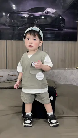 Quá là đẹp cho em nó các mom oii , thiết kế áo lạ mắt bé mặc nhìn năng động lắm luôn nè 😝#giadinhbap🌽 #dohechobe #dobochobeyeu 