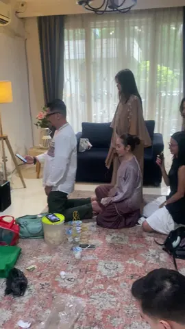 BTS.. ❤️ Slalu penuh huru hara dibalik indahnya postingan tiktok ..  Hasilnya udh pd liat dipostingannya beka kan.. 🤣🤣🤣🤣🤣 #deswitamaharani #f #fyppppppppppppppppppppppp #lebaraniduladha #fy #Love #makananviral 