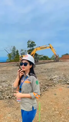 semangat kerja #anaktambang #cewektambang #tambangbatubara #mining #ceweklapangan #wanitahebat #lokertambang #pekerjakeras #cewekproyekcantik #CapCut 