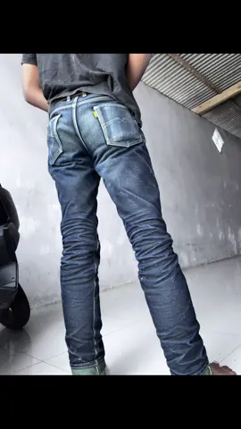 menyala🥶🥶  @anxietyidn #pamerindenimlo #sagedenim #darahkubiru #selvedgedenim #rawdenim #fypage 
