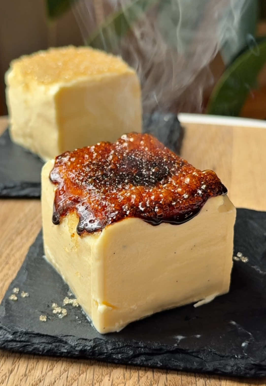 今一番話題 !? パリパリカラメルの四角プリン🍮 SNSで超話題のカフェで、濃厚プリンを食べてきた！ 目の前で炙ってくれるブリュレプリンは、ほろ苦いカリカリのカラメルと濃厚で程よい甘味のプリンがベストマッチ🤤 スカイツリーから近いので、観光しながら立ち寄ってみてー！ 東京旅行では外せないから、早めに保存しといて🏷️ －－－－－－－－－－－－－－－ 動画の商品はこちら↓ 🍮 ブリュレプリン 600円 －－－－－－－－－－－－－－－ 🗾【店名】akim'p（アキンプ） 📍【住所】東京都墨田区業平4-8-7 1F 💤【定休】月曜日 ⏰【営業時間】11:00 〜 18:00 💰【料金】600円〜 －－－－－－－－－－－－－－－ \ The most talked-about brûlée pudding in Tokyo!? 🍮 / Tried this viral square pudding at a super popular café — and wow. They torch it right in front of you, giving it a crisp, bittersweet caramel top that’s the perfect match for the rich, not-too-sweet custard underneath 🤤 It’s just a short walk from Tokyo Skytree, so perfect for a sweet stop during sightseeing! A Tokyo must-visit — don’t forget to save this spot 🏷️ －－－－－－－－－－－－－－－ 🍮 Brûlée Pudding – ¥600 【akim’p】 📍 1F, 4-8-7 Narihira, Sumida-ku, Tokyo ⏰ 11:00–18:00 / Closed Mondays 💰 From ¥600 #東京グルメ #東京 #押上グルメ #東京スイーツ #Japanesefood #japanfood #japantrip #japantravel #tokyo #スカイツリー 