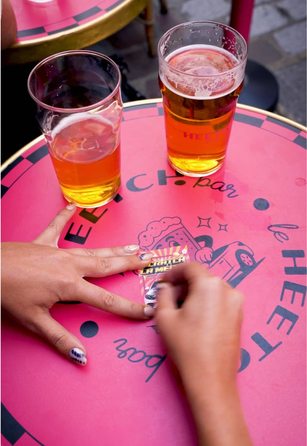 👀 Toujours dans le Heetch bar, ton QG avec les boissons les moins chers de Paris. À ce soir 🍹 ? L’abus d’alcool est dangereux pour la santé, à consommer avec modération  #pourtoi #fy #paris 