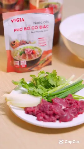Nấu phở Đơn Giản tại nhà với Nước cốt phở cô đặc và Bún Phở Tươi.Nước dùng đậm đà , Chế biến nhanh.   1kg bún hoặc phở + 1 gói nước dùng nấu được 5 tô phở. Mua 3kg btb ạ. Nước Cốt Bò, Gà : 4000/1gói. Phở , bún tươi 6000/1kg 🎯 Combo 2 kg phở, bún tươi + 2 Nước cốt bò hoặc gà : 20k(btb) 🎯 Combo  3Kg Phở, Bún Tươi + 3 gói nước cốt bò hoặc gà : 28k(btb) 📲 Đặt hàng Inbox hoặc gọi 01081329115.#PhởViệt #búnphởtươi #nướccốtphởcôđặc #bunphotuoitaihan #VietnamFood #viral 