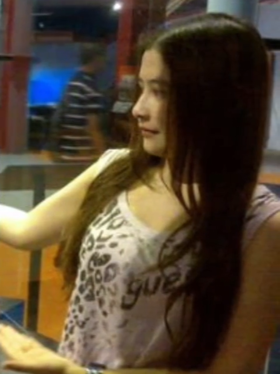 illy dengan rambut pirang panjang nya #prillylatuconsina 