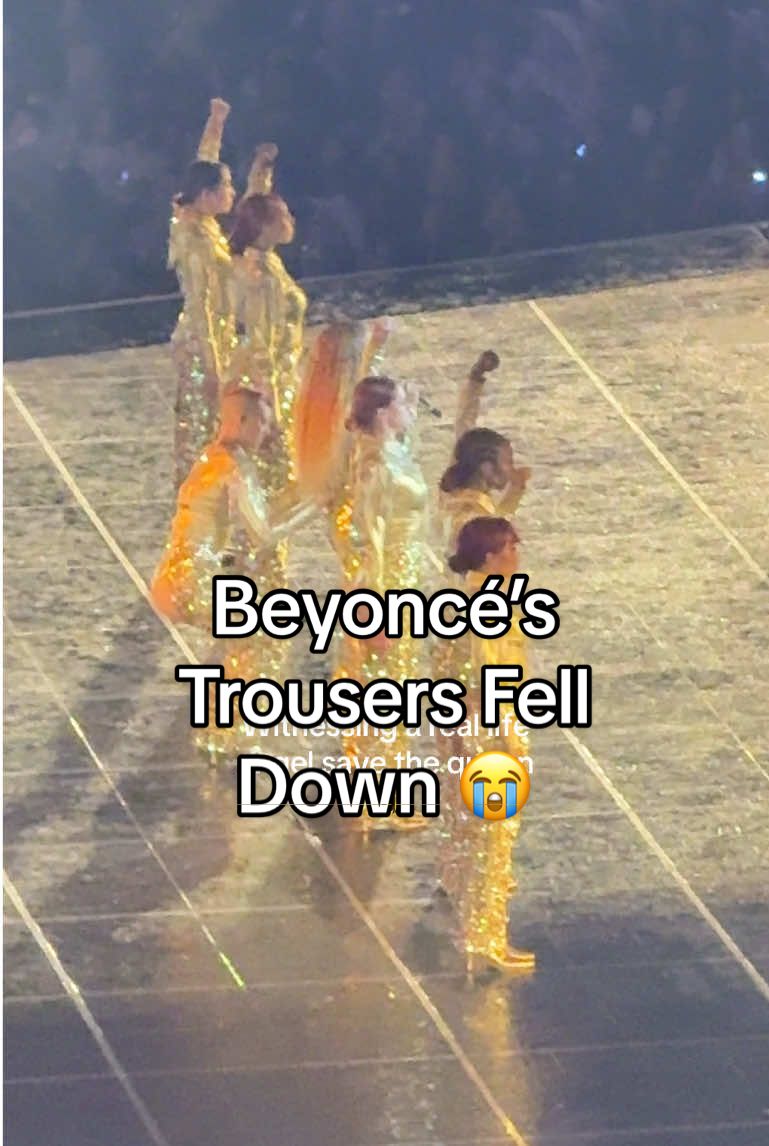 What a legend 👏🏼✨  View is from the @Garnier box in the 400 block ✨  That’s how you handle a wardrobe malfunction with absolute class 🫶🏼  #beyoncé #cowboycarter #london #openingnight #wardrobemalfuncition #cowboycartertour #beyoncetour 