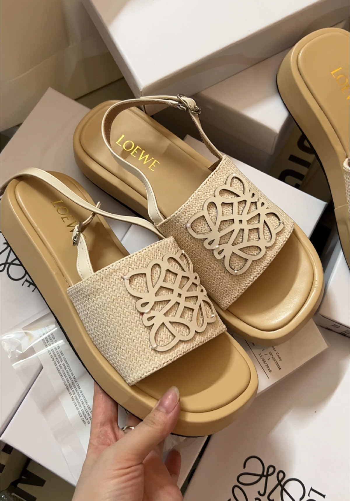 Xăng đan hịn đi biển gì chưa người đẹp 😘@ngagiaytuiquangchau @DangNgaStore #thờitrang #quangchaucaocap #trend #xăngđan #biển 