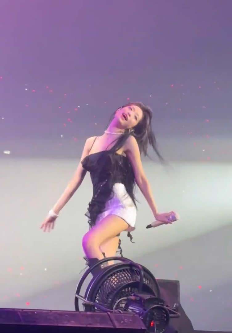 Ahyeon hair flip!! omgg #ahyeon #babymonster #jungahyeon #아현 #ahyeonbabymonster #fyp #bangkok 