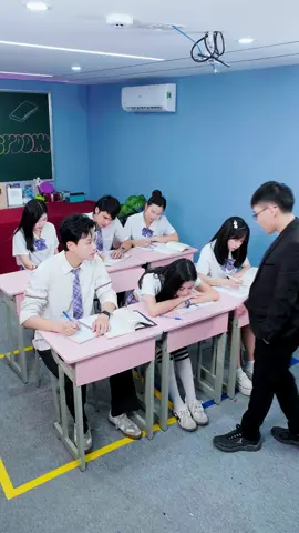 Don’t Judge Too Fast… on Others’ Dreams! 😴❤️#linhchihihi #schoolcrush #messyclassroom #schooldrama