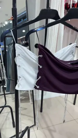 🤩#tally #tallyweijl #girls #look #crop #top #body #brillantini #bianco #paulette #pailettes #viola #cropped #body #bodypositivity 
