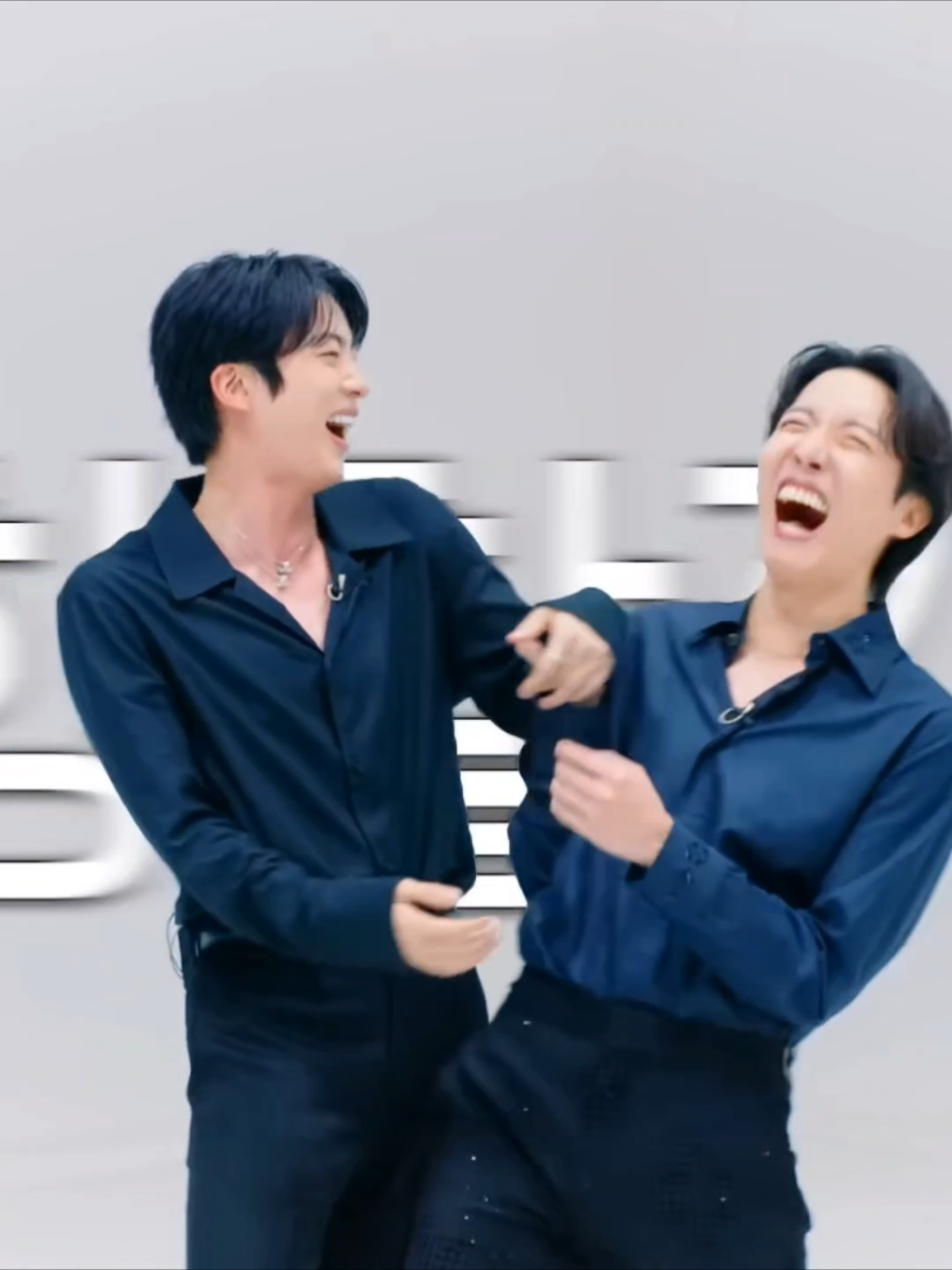 ninguém:a / 2seok: HAHAHAHAHAHAHA 🗣️🗣️ #2025BTSFESTA #jhope #seokjin #btsedit 