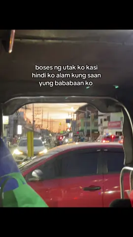 mag chat pa yan sa kaibigan nya kung saan sasakay at bababa hahaha #fyp #foryoupage #commute #introvertsbelike 