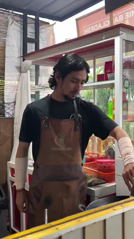 Terimakasih guru 🤜🏻🫷🏻 #fyp #viral #meme #miebangladesh #rocklee @Mie Bangladesh & Nasi Uduk 