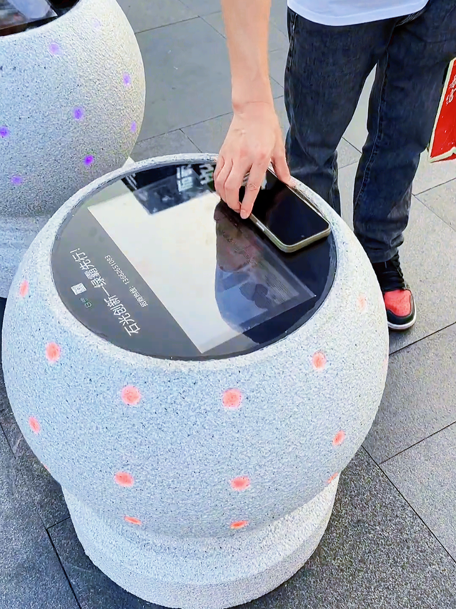 Shenzhen Dalang Commercial Center has suddenly seen Shidun Wireless Charging, and the capital of technology has added new highlights. # The capital of technology, Shenzhen # Shenzhen Shidun Charging # Shenzhen dou knows. 