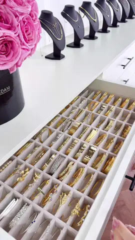 ASMR packing~  #asmr #jewelry #asmrpacking #packing #packingorders #asmrpackingorder #unboxing #jewelrybusiness #asmrpackagingjewellery  #asmrpackaging #jewelrymaking #jewelrypackaging #asmrpackingjewelry #orderpacking #orderpackingasmr #packagingorders #package #packageorders #packaging #packanorderwithme #jewelrybusiness #jewellery #smallbusinessowner #SmallBusiness #goldjewelry #handmadejewelry #asmrsounds 
