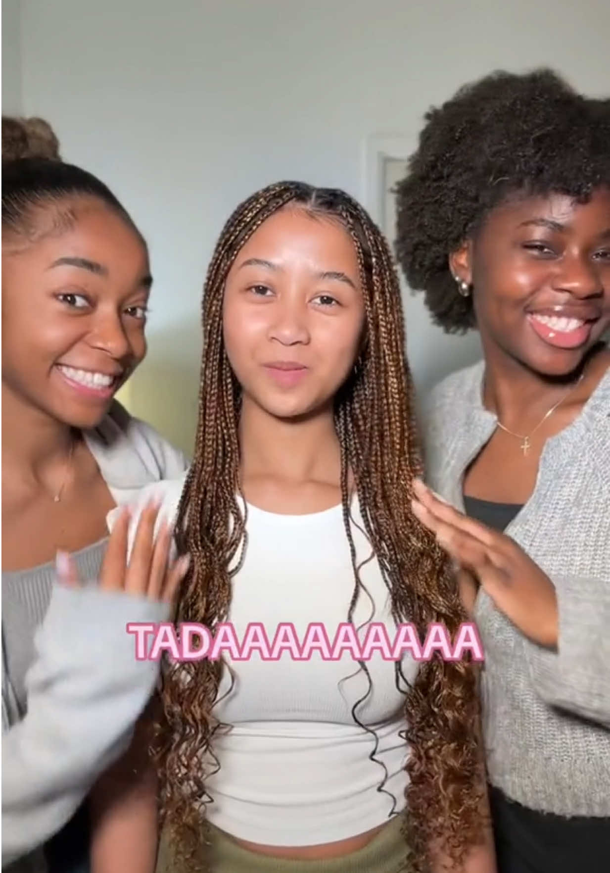 J’ai DeAd non ? 💖💓 Devenez meilleure amie avec ma cousine haha 💖🫰🏽  #klavina #antonyellaptc #tresse #coiffurefacile #coiffureprotectrice #tresseafricaine #tutocoiffure #cheveux 