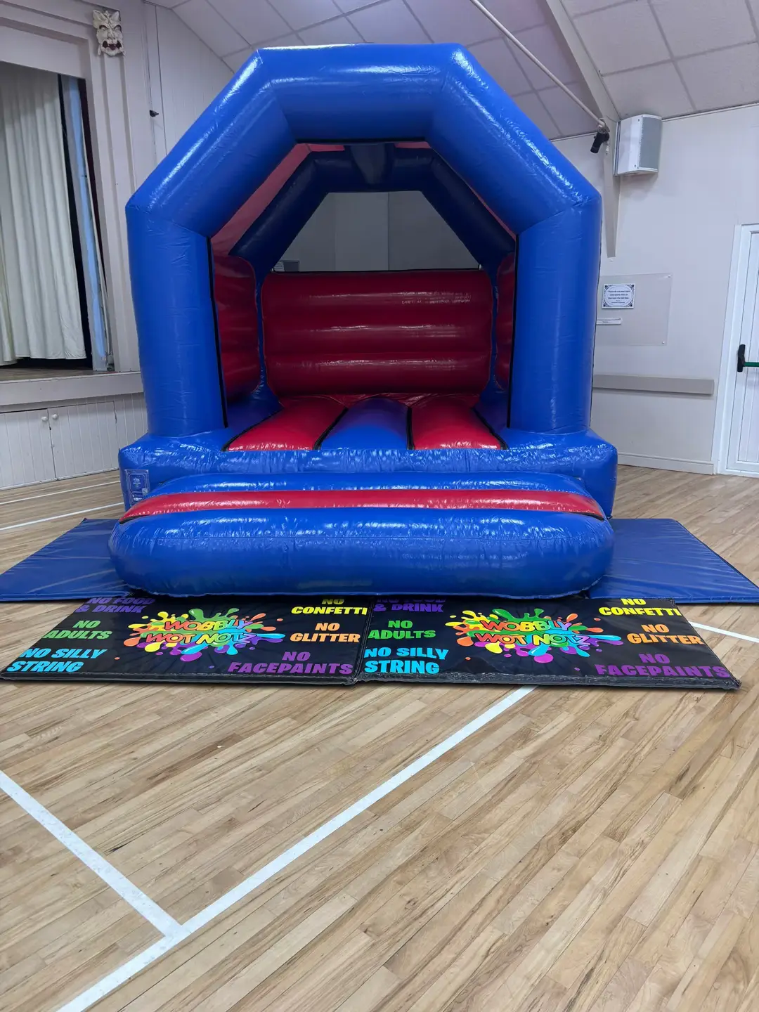 Here is some of our inflatables hired indoors today due to the bad weather #wobblywotnotz #foryoupage❤️❤️ #fyp #bounce #birthdays 