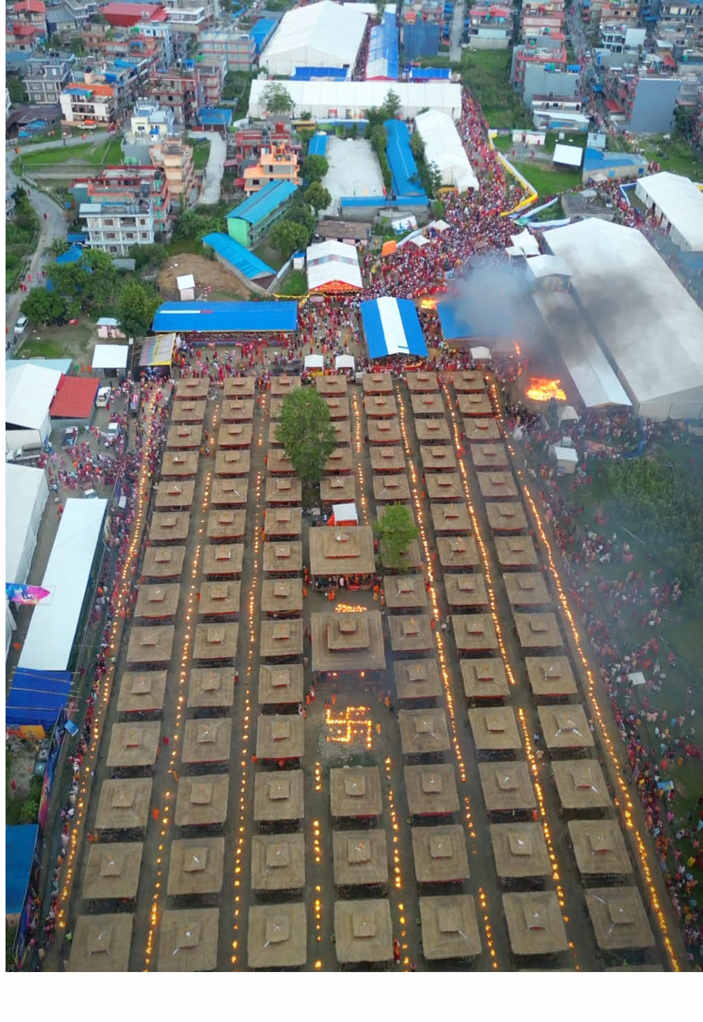 पाेखरामा सञ्चालित ऐतिहासिक श्रीगण्डकी काेटिहाेममा राष्ट्र शान्ति एवं विश्व कल्याणकाे कामनाले २१ काेटी (कराेड) दिप प्रज्वलन गरिएकाे छ । 🙏♥️ #ऐतिहासिक_श्री_गण्डकी_कोटिहोम_विराट_महायज्ञ_२०८२ #pokharakotihom #manavsewafoundation #पोखरा_भ्रमण_बर्ष_२०२५ #kotihomchowk #pokharanepal #manavsewafoundation 