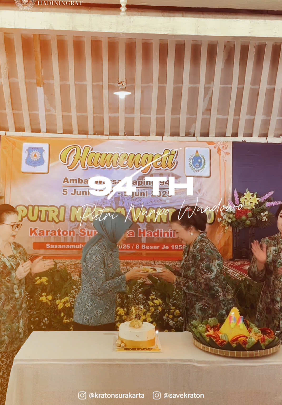Sasana Mulya Kraton Surakarta | 5 Juni 2025 Dalam balutan tradisi dan semangat kebersamaan, HUT ke-94 Putri Narpo dirayakan dengan penuh suka cita! Acara spesial ini dihadiri oleh Ibu Vanessa Winastesia, Ketua PKK & Ibu Walikota Surakarta .  Mulai dari lomba self makeup bersama Azarine hingga tari Gambyong menutup rangkaian acara dengan indah.Bangga jadi bagian dari warisan budaya yang terus hidup dan menginspirasi  #PutriNarpo94 #BudayaSurakarta #TariGambyong #HUTPutriNarpo #PKKSurakarta  #VanessaWinastesia #PerempuanBerkarya #AzarineBeauty #KratonSurakarta #LestarikanBudaya