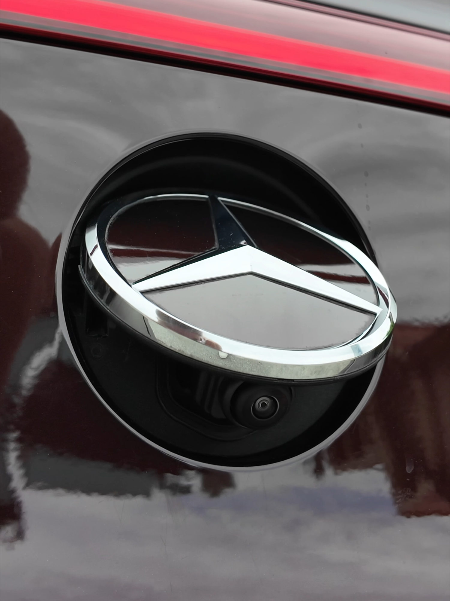 ⭐️🎥 Folding rear Mercedes logo for the hidden rear-view camera in the updated Mercedes EQS. Is it now really an electric S-Class? Mercedes EQS facelift also introduces the standing star on top of the hood. #mercedes #mercedeseqs #mercedessclass #mercedesbenz #mercedesfans #luxurycars #electricvehicles #electricvehicle #cartech #cartechnology