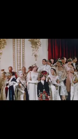 Sesi berfoto bersama dengan tamu undangan keluarga kerajaan-kerajaan di Eropa setelah acara penobatan Ratu Elizabeth II, 2 Juni 1953.  Pada video tersebut tampak berbagai generasi dari kerajaan-kerajaan di Eropa. 3 cucu Ratu Victoria, Putri Marie Louise, Nyonya Patricia Ramsay, dan Countess Alice dari Athlone hadir dalam acara penting tersebut. Beberapa wajah familiar lainnya adalah Pangeran Bernhard dari Belanda, Putri Margareta dari Denmark dan Putri Makhota Martha dari Norwegia yang keduanya merupakan kakak dari Ratu Astrid dari Belgia, juga Pangeran George dari Yunani dan istrinya, Putri Marie Bonaparte. Dua dari empat kakak perempuan Pangeran Philip hadir dalam acara tersebut, yakni Putri Margarita dan Theodora dari Yunani, bersama dengan pasangan mereka masing-masing.  Photograph session of royal families around Europe after the coronation of Queen Elizabeth II, June 2, 1953.  In the video can be seen generations of royal families in Europe. Three of Queen Victoria’s granddaughter attended the coronation, Princess Marie Louise, Lady Patricia Rasay, and Countess of Athlone. There were also familiar faces, among many were Prince Bernhard of the Netherlands, Princess Axel of Denmark and Crown Princess Martha of Norway, sisters of Queen Astrid of the Belgians. There was also Prince George of Greece and Denmark, with his wife, Princess Marie Bonaparte. Two of Prince Philip’s sisters attended the event, Princesses Margarita and Theodora of Greece and Denmark, with their respective spouses.  #royal #royalty #royalfamily #royaltyvibes👑 #royaltyfamily #historytok #HistoryTime #History #europe #europeanroyals #europeanroyalty #queenelizabeth #queenelizabethii #queenmother #princephilip #princessmargaret #kingcharlesiii #princessanne #coronation #unitedkingdom #england #norway #sweden #denmark #netherlands #greece #baden #french #royalcoronation 