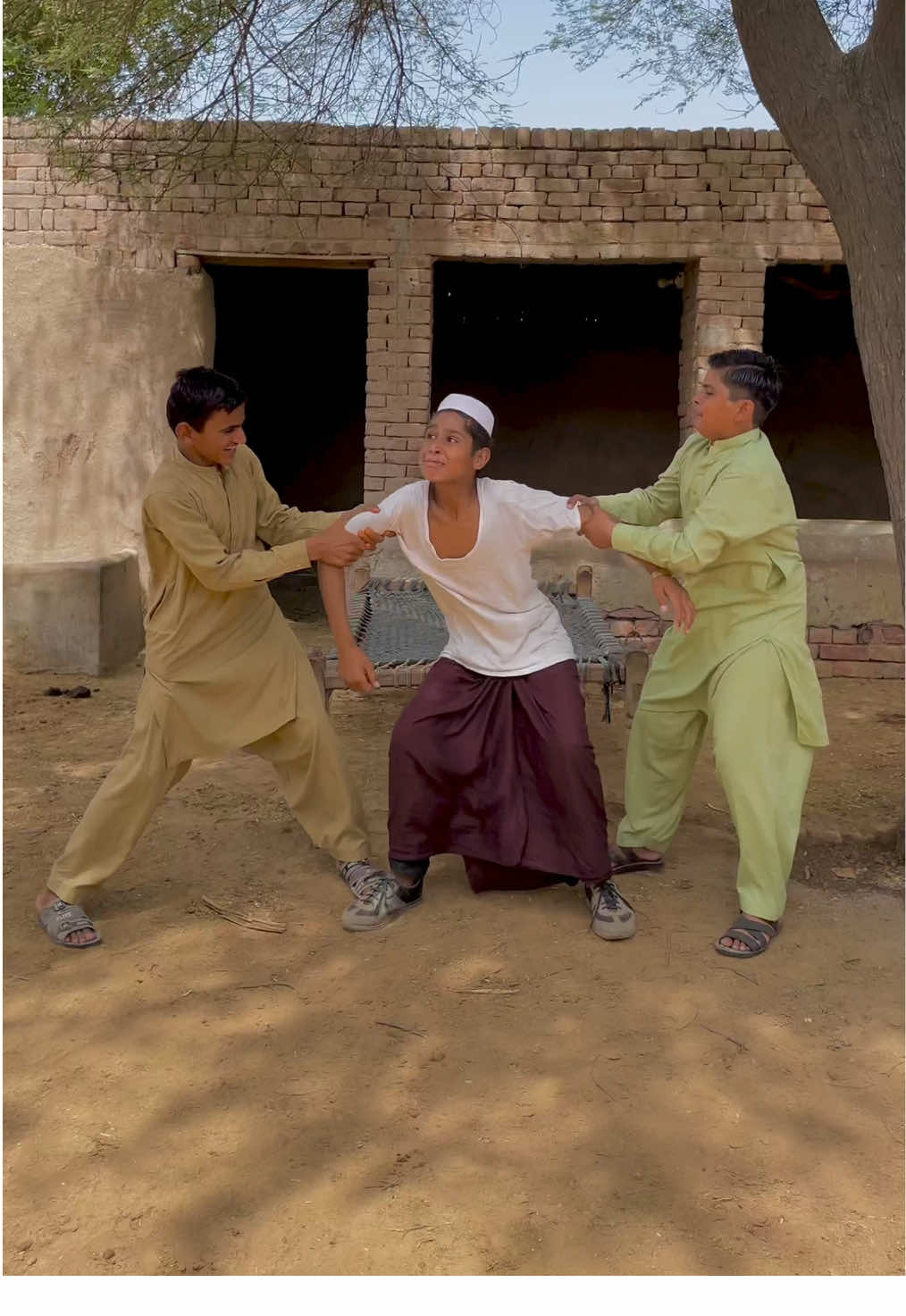 😂عید پر قسائی کا مطالبہ😂😂#grow #funny #viral #fyznrao #foryou #qurbani2025 #viralditiktok #flyp #newtrending #growmyaccount #comedy #funnyvideos @Fyzn Rao @Faizan Rao 