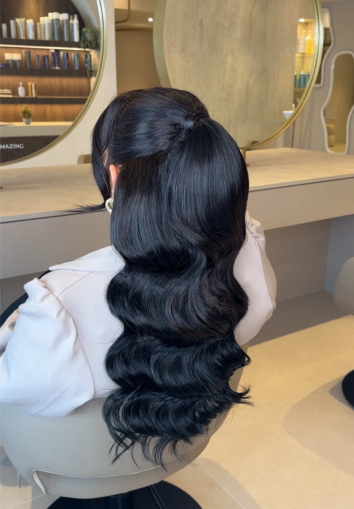 Styled to perfection, soft waves paired with a flawless half updo🔥#fyp #foryouu #fyppp #kesfet #kesfetteyiz #xyzabc #for #beauty #hair #hairstyle #hairstylingtips #waves #wave #wavehair #wedding #inspiration #engagement #besthair #hairideas #hollywoodwaves #minimalism 