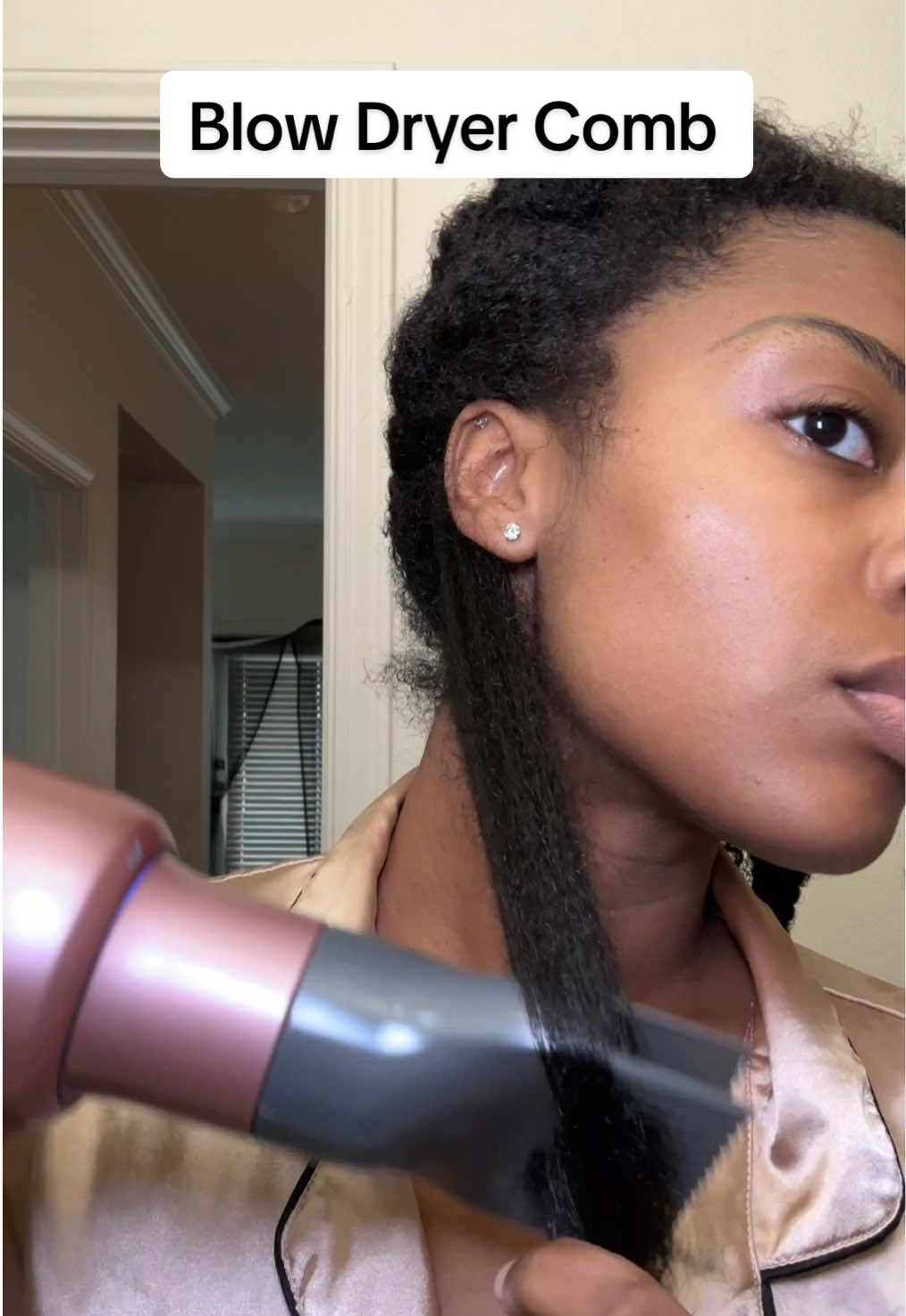This blow dryer is perfect for natural hair and the comb attachment stays on #wavytalkblowdryer #hairdryer #blowdryercomb #blowdryer #blowdryerreview #wavytalk #tiktokshopfinds #naturalhair #naturalhairproducts #hairtools #salonhairathome #tiktoksummersale #tiktokshopsummerturnup #naturalhairtiktok #tiktokmademebuyit #4bhair #flashsale 