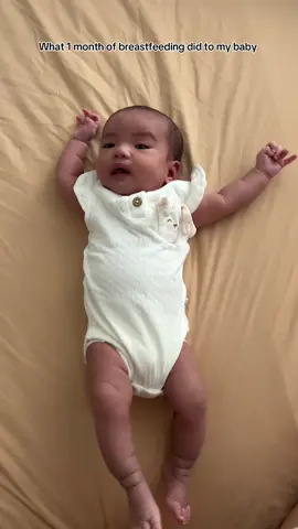 What 1 month of breastfeeding did to my baby part 2 #breastfeedingmommy🤱🏼 #1monthbaby #canadianbaby 