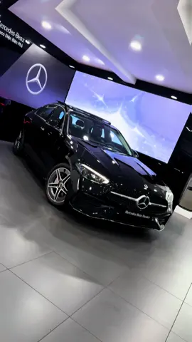 C300 AMG 2025 Màu Đen Nội Thất Đen xe sẵn giao ngay trong 1 nốt nhạc