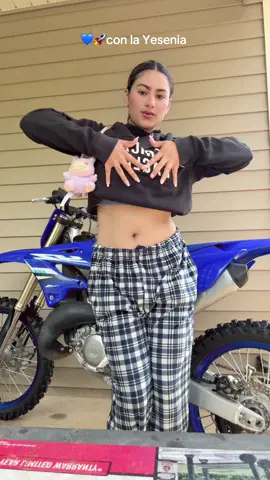La Yesenia #💙🚀 #monta #morritas #girls #motos #croos 