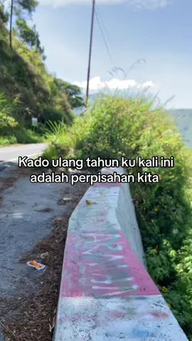Jika ingin asing,asing lah seasing ya jangan pernah kembali biar aku sendiri yang membalut luka ku aku tak ingin lagi siapapun yang mengobatin luka ku selain diri sendiri,terima kasih banyak atas waktu mu yang telah memberi aku banyak pelajaran berharga 