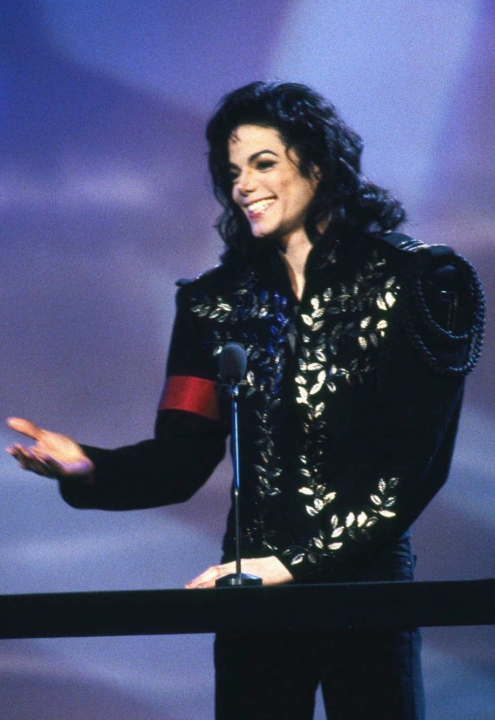WHY YOU WANNA TRIP ON ME ??? #michaeljackson #fy #viral #fyp #dancer