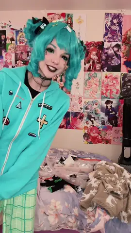 My friends and I have the overwatch brain rn #bmo #bmocosplay #cosplay #cosplayer #adventuretime #adventuretimebmo #adventuretimecosplay #adventuretimebmocosplay #makeup #cartoon #showcosplay #cosplaybmo #cutecosplayer 