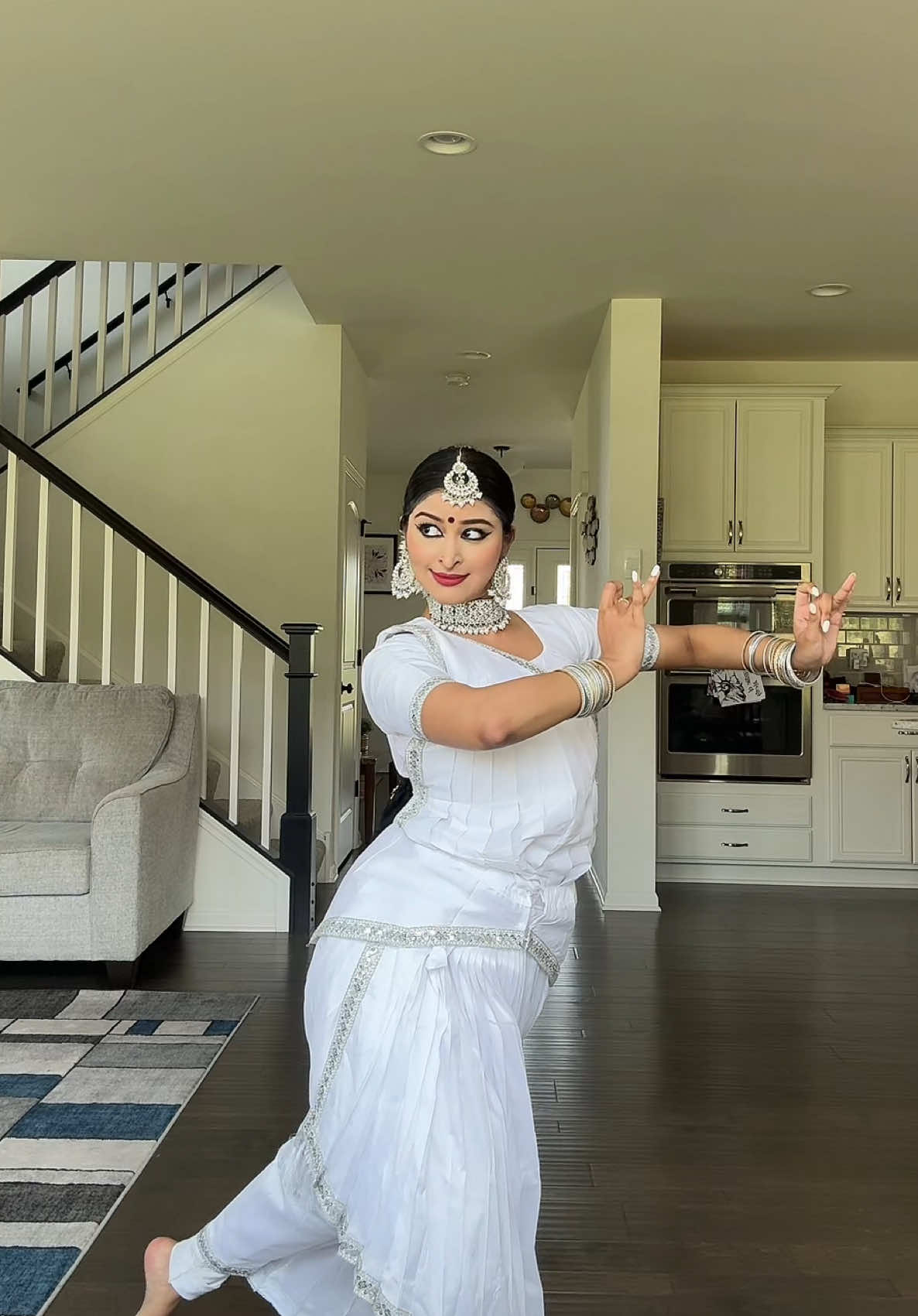 pre stage performance warm up 🤍 dc: @stepsbyarchana  #bharatanatyam #classical #desi #fyp 