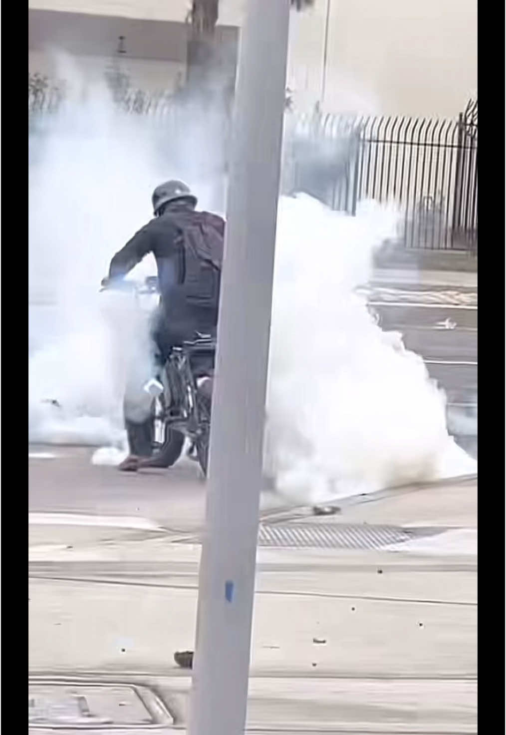 In case you’re not seeing this on the news. San Diego, Los Angeles, and Paramount, California are fighting back against ICE. Our streets look like militarized war zones. #fdt #ice #america #usa #cali #protest #trump
